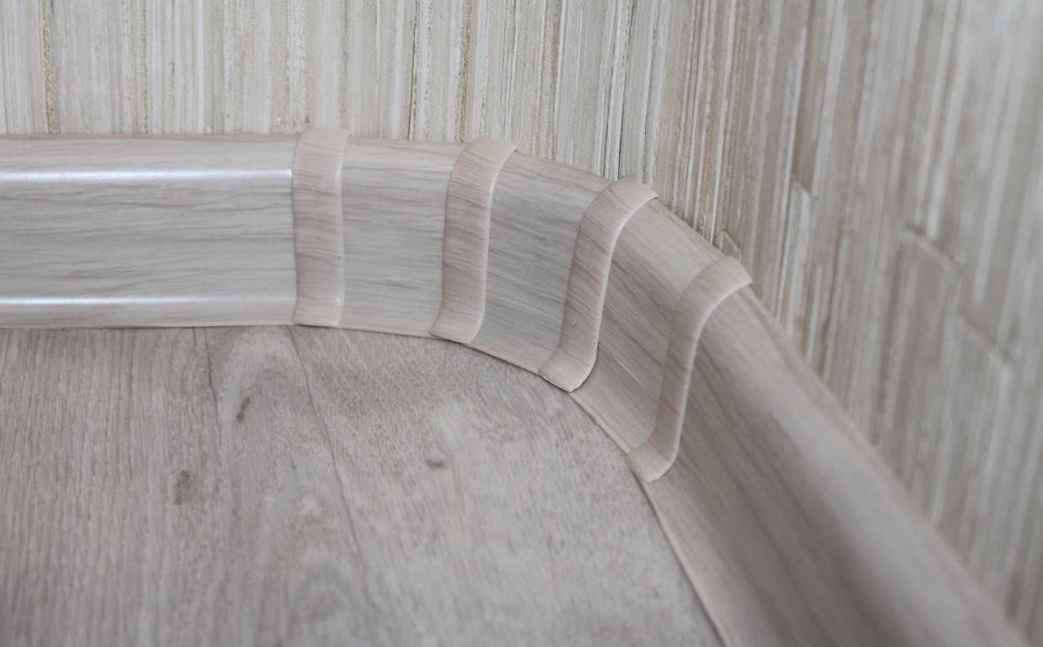 Монтаж напольного плинтуса<br>